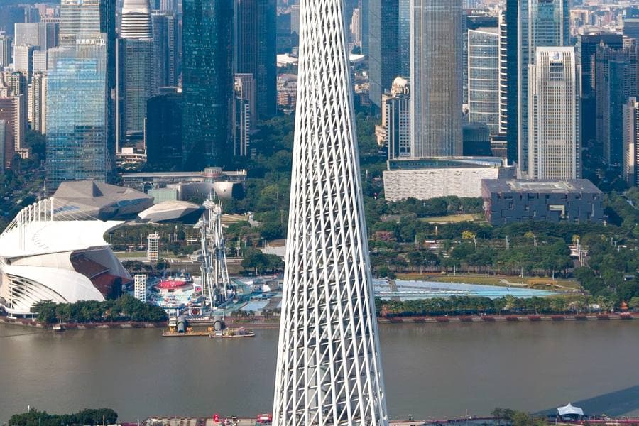 兩日大假換九日連休:中秋撞黃金周,西九龍高鐵飛人潮今日開閘